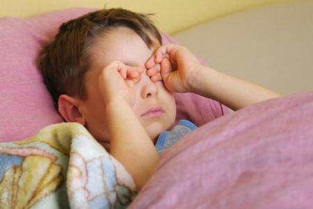 Конъюнктивит глаз у ребенка. Чем лечить детский коньюктивит. Лечение разных видов детского конъюнктивита.