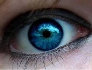 Черные передвигающиеся точки перед глазами: причины и лечение